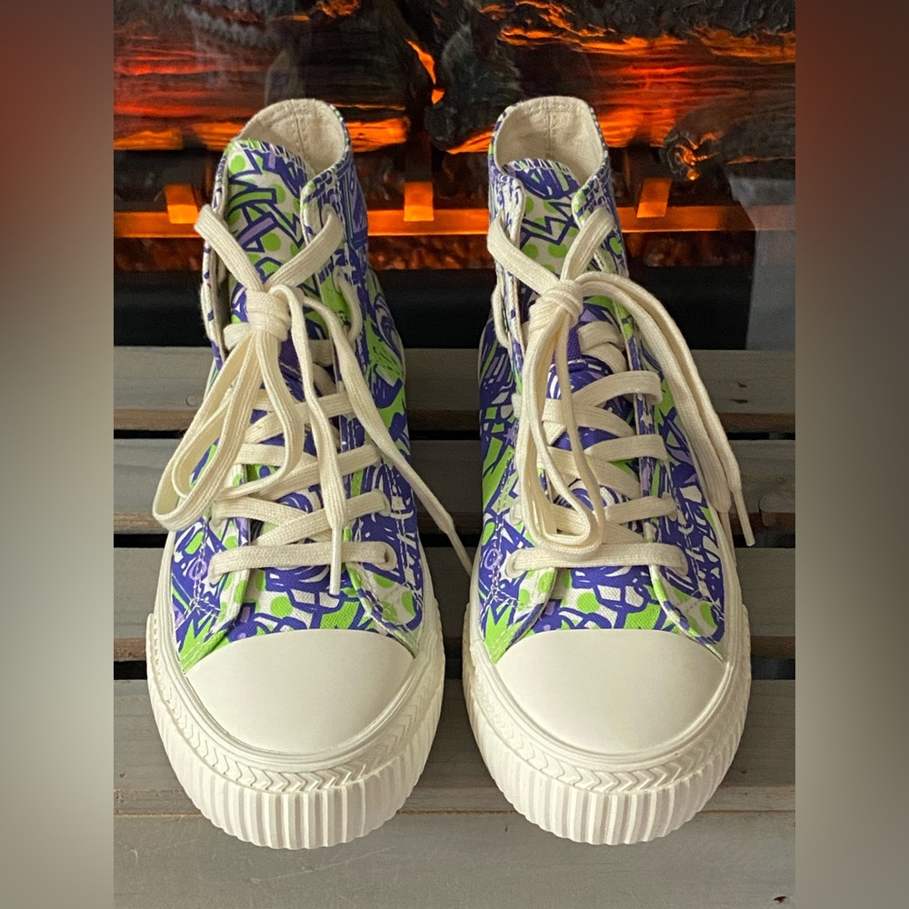 NWT Sz-7 Ladies/Girls iStep Canvas HighTop’s,🤍💜💚
Super🆒Sneakers 4 People w/Feet